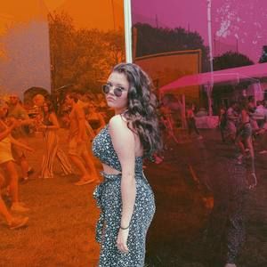 Meet your Posher, Amelia